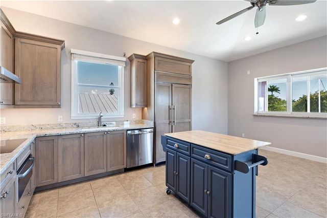 566 Coconut AVE, Goodland, FL 34140