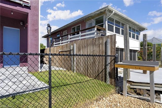 566 Coconut AVE, Goodland, FL 34140