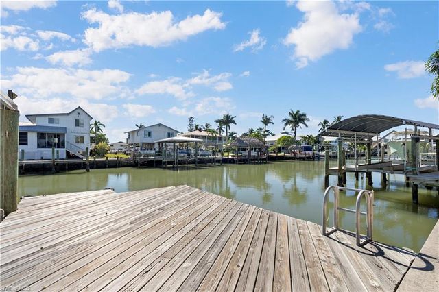 566 Coconut AVE, Goodland, FL 34140