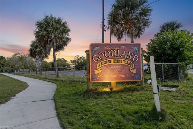 566 Coconut AVE, Goodland, FL 34140