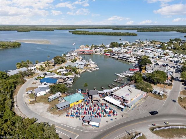 566 Coconut AVE, Goodland, FL 34140