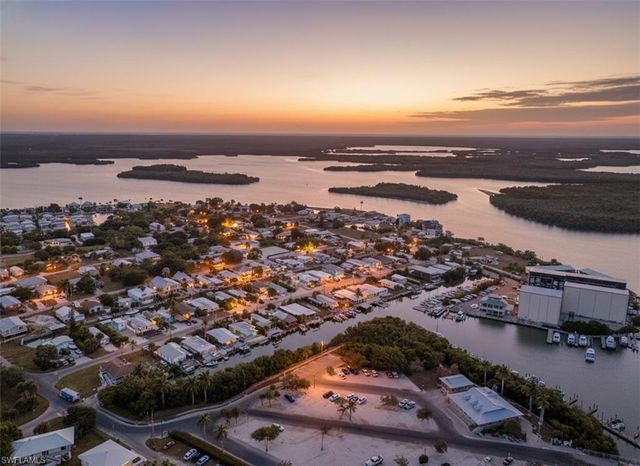 566 Coconut AVE, Goodland, FL 34140