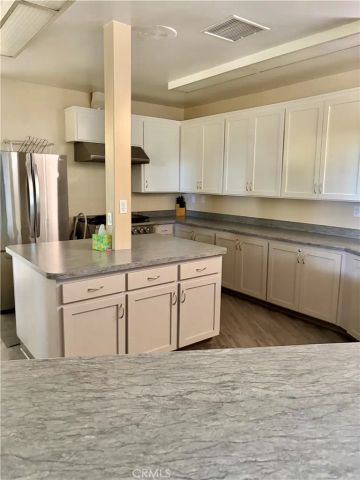 1521 W Westmont, Hemet, CA 92543