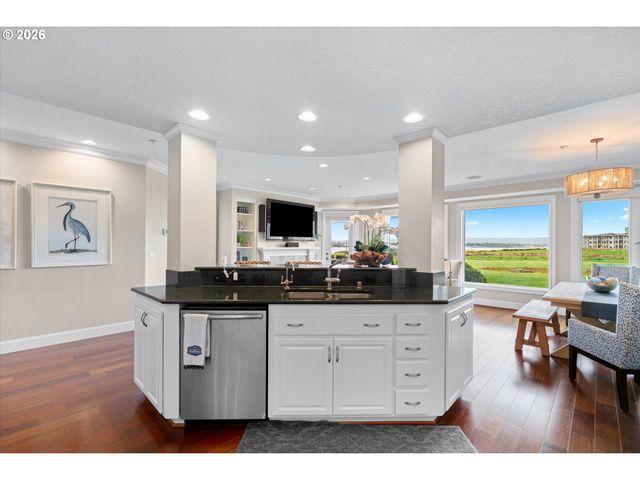 5615 Se SCENIC Ln 102, Vancouver, WA 98661