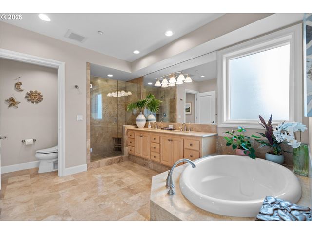 5615 Se SCENIC Ln 102, Vancouver, WA 98661