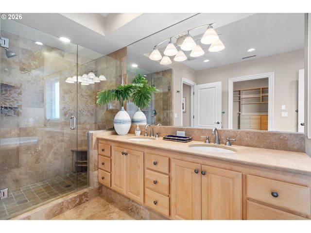 5615 Se SCENIC Ln 102, Vancouver, WA 98661