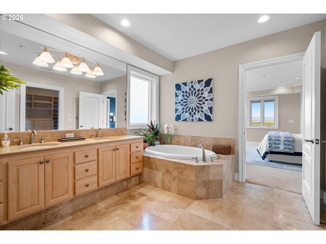 5615 Se SCENIC Ln 102, Vancouver, WA 98661
