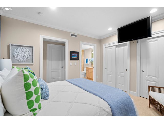 5615 Se SCENIC Ln 102, Vancouver, WA 98661