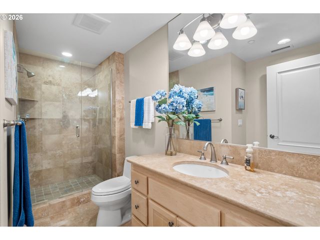 5615 Se SCENIC Ln 102, Vancouver, WA 98661