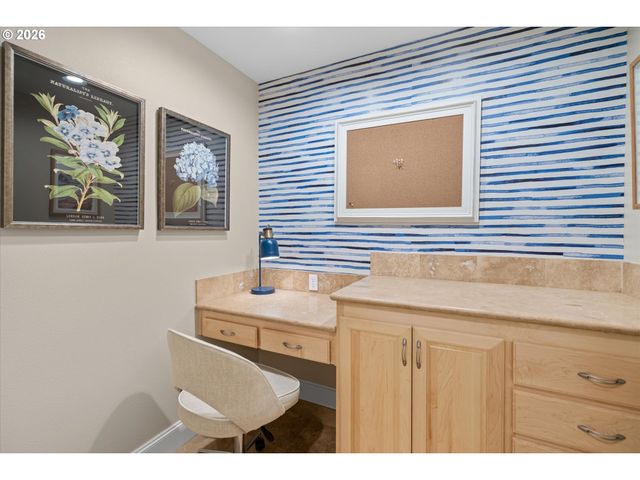 5615 Se SCENIC Ln 102, Vancouver, WA 98661