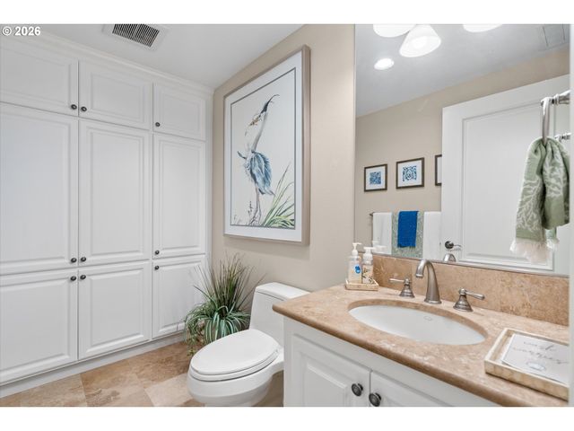 5615 Se SCENIC Ln 102, Vancouver, WA 98661