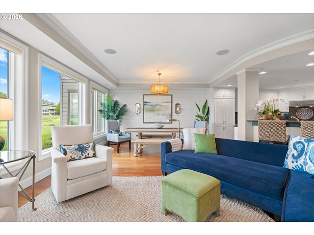 5615 Se SCENIC Ln 102, Vancouver, WA 98661