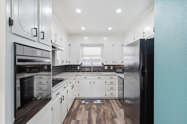 2237 Shady Brook Drive, Bedford, TX 76021
