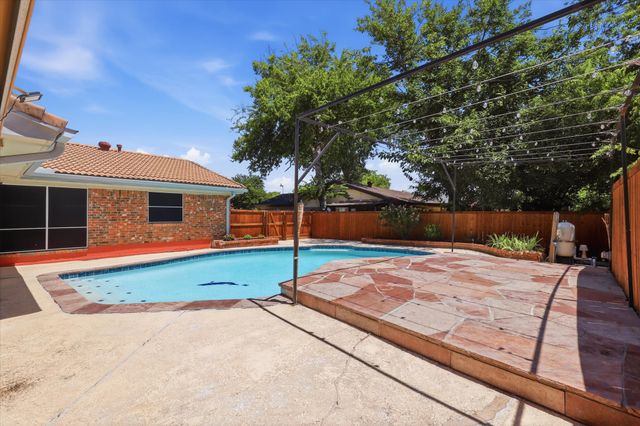 2237 Shady Brook Drive, Bedford, TX 76021