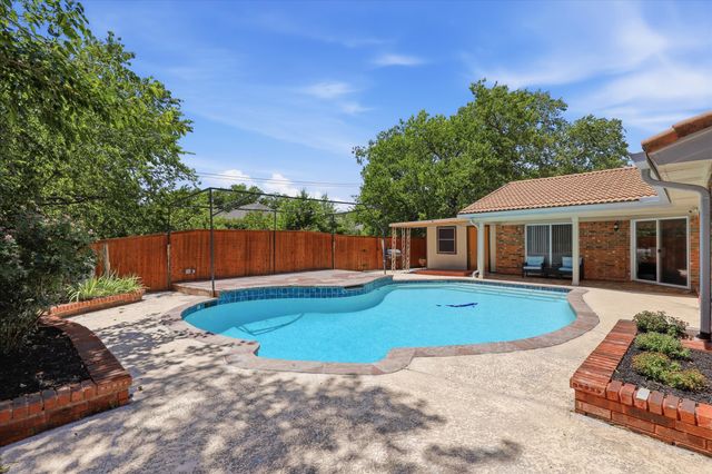 2237 Shady Brook Drive, Bedford, TX 76021