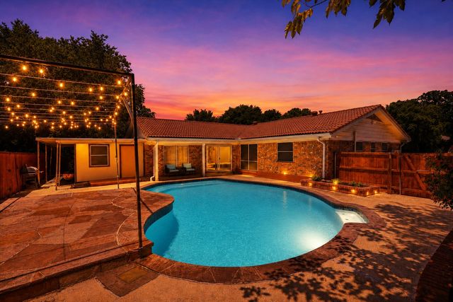 2237 Shady Brook Drive, Bedford, TX 76021
