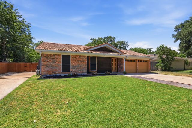 2237 Shady Brook Drive, Bedford, TX 76021