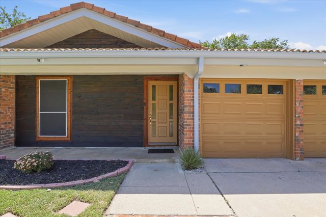 2237 Shady Brook Drive, Bedford, TX 76021