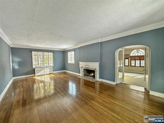 112 Oxford Place, Glen Rock, NJ 07452