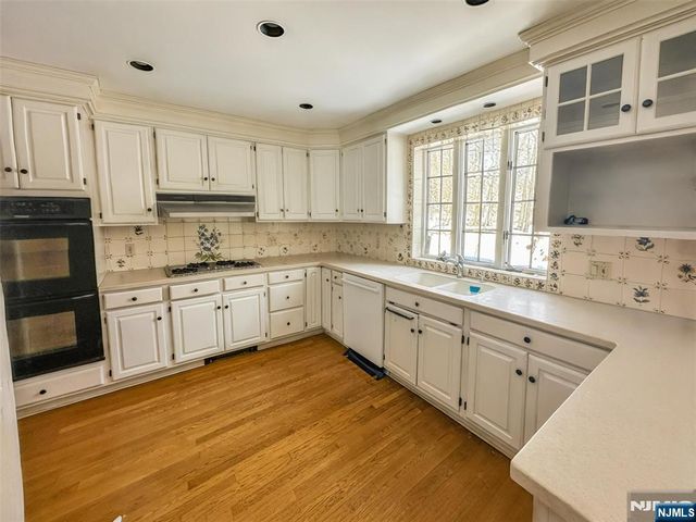 112 Oxford Place, Glen Rock, NJ 07452