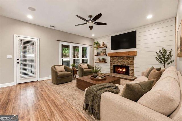 2009 Westside Lane, Woodstock, GA 30189