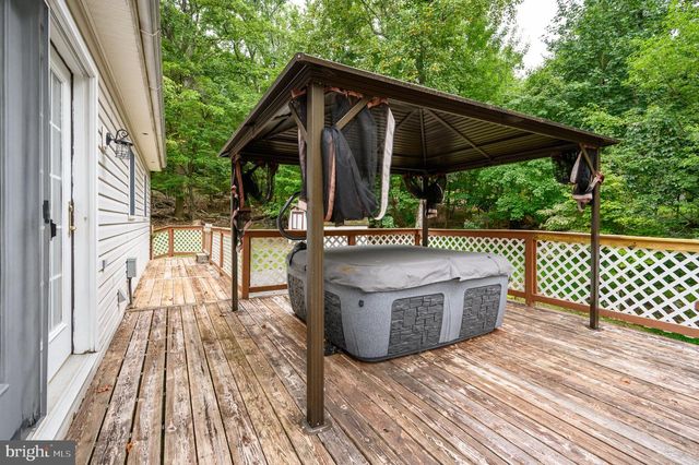298 ASHLAND WOODS DR, Harpers Ferry, WV 25425