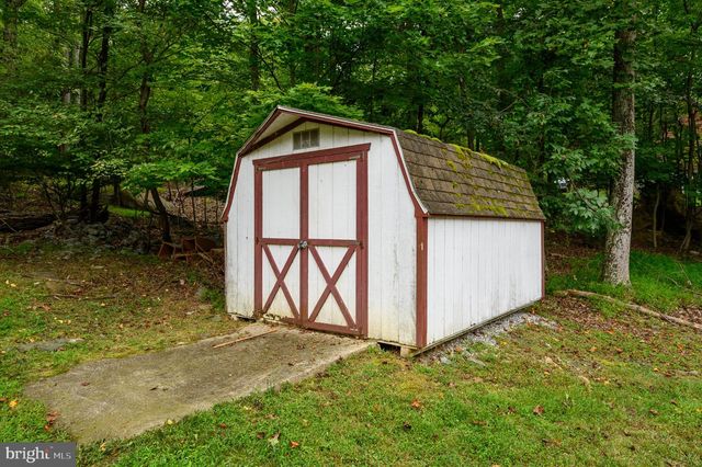 298 ASHLAND WOODS DR, Harpers Ferry, WV 25425