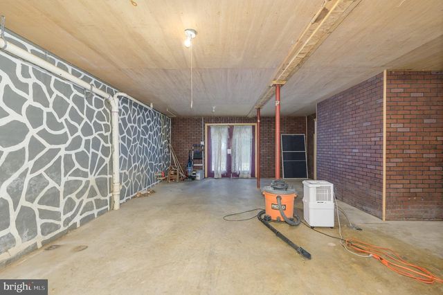 298 ASHLAND WOODS DR, Harpers Ferry, WV 25425