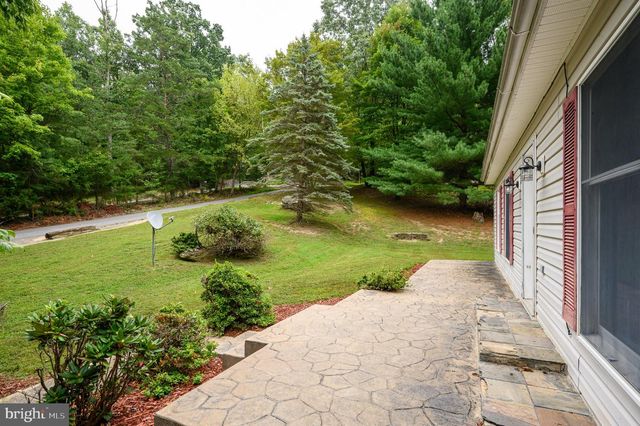 298 ASHLAND WOODS DR, Harpers Ferry, WV 25425
