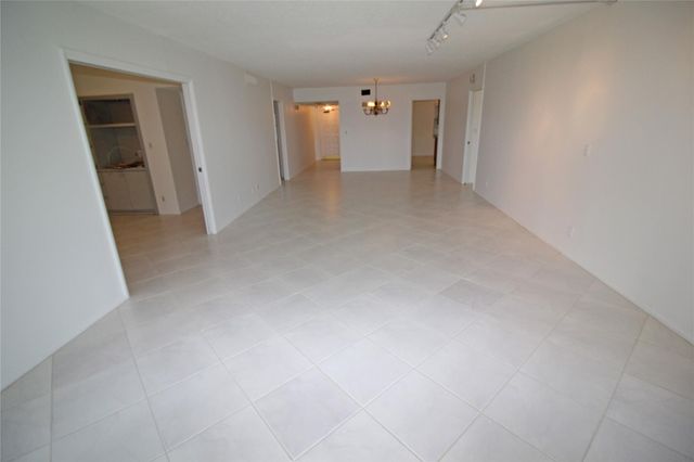 802 Cypress Grove Ln 309, Pompano Beach, FL 33069