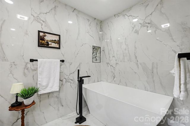 2814 winding oak Drive, Charlotte, NC 28270