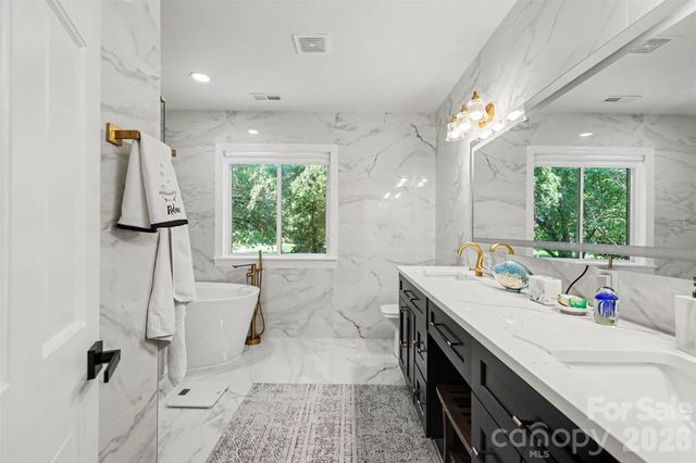 2814 winding oak Drive, Charlotte, NC 28270