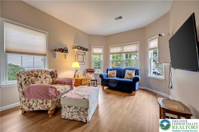 36 Glenmoor Circle North, Palmer Twp, PA 18045