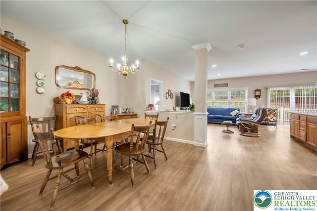 36 Glenmoor Circle North, Palmer Twp, PA 18045