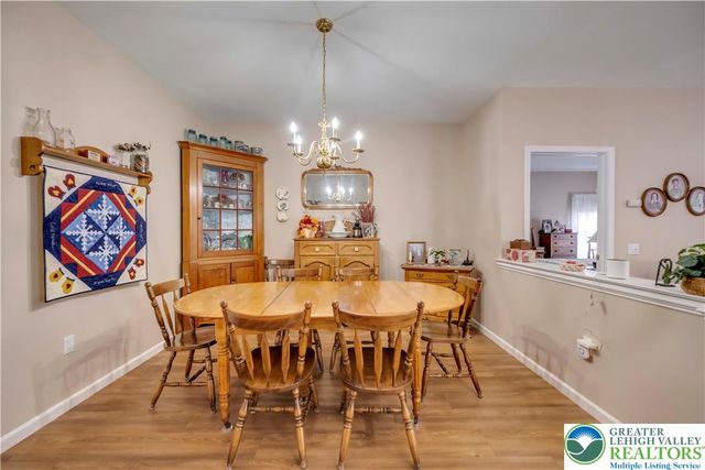 36 Glenmoor Circle North, Palmer Twp, PA 18045
