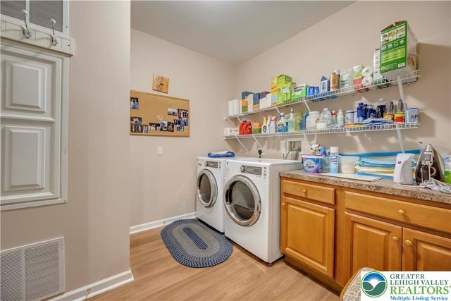 36 Glenmoor Circle North, Palmer Twp, PA 18045