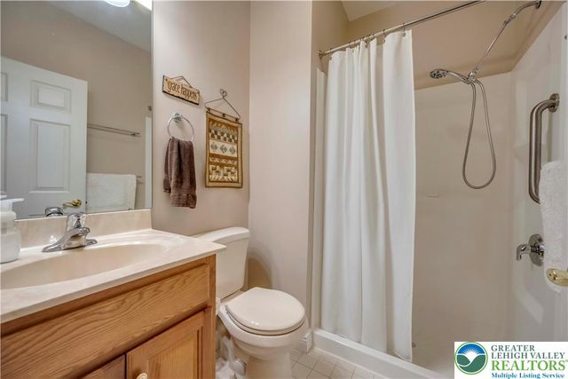 36 Glenmoor Circle North, Palmer Twp, PA 18045