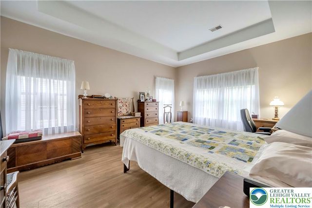 36 Glenmoor Circle North, Palmer Twp, PA 18045