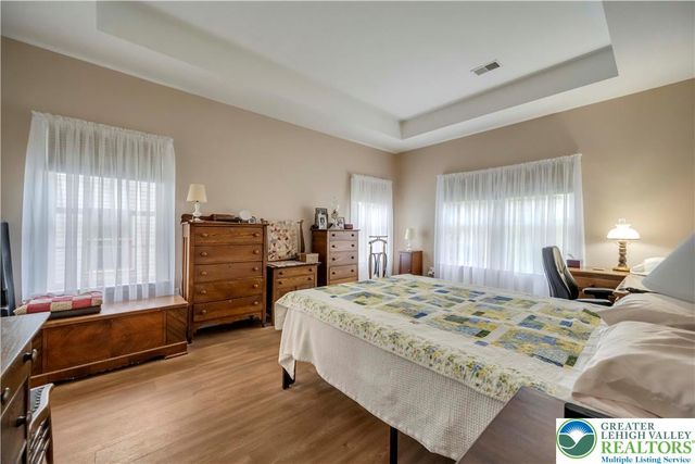 36 Glenmoor Circle North, Palmer Twp, PA 18045