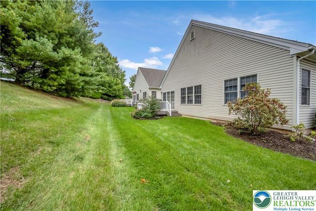 36 Glenmoor Circle North, Palmer Twp, PA 18045