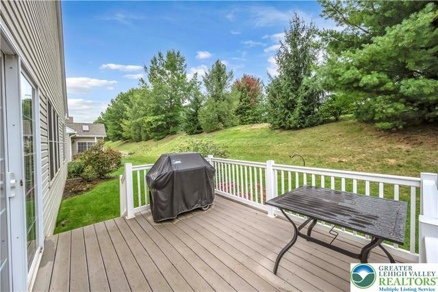 36 Glenmoor Circle North, Palmer Twp, PA 18045