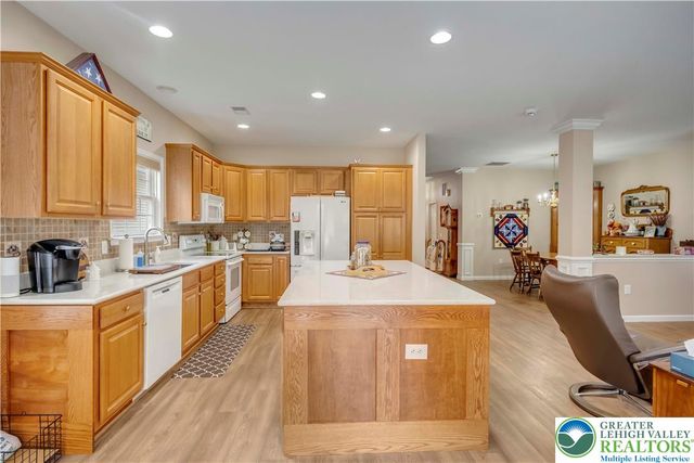 36 Glenmoor Circle North, Palmer Twp, PA 18045
