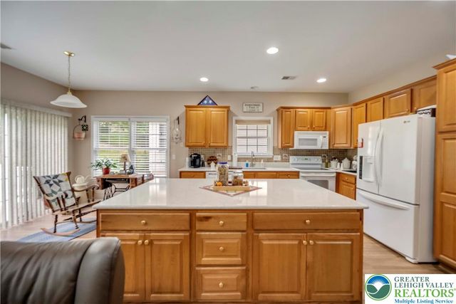 36 Glenmoor Circle North, Palmer Twp, PA 18045