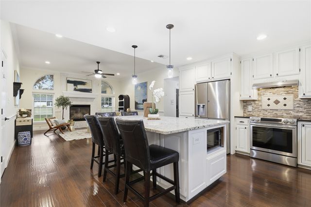 109 Mccullar Road, Burleson, TX 76028