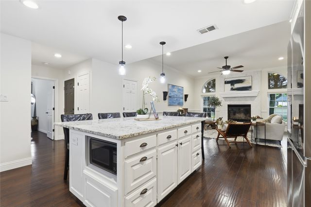 109 Mccullar Road, Burleson, TX 76028