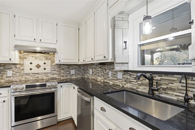 109 Mccullar Road, Burleson, TX 76028