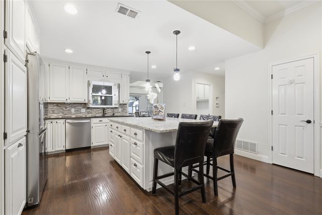 109 Mccullar Road, Burleson, TX 76028