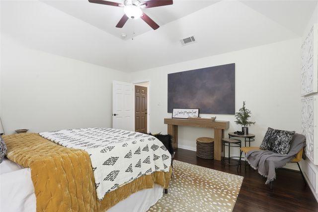 109 Mccullar Road, Burleson, TX 76028