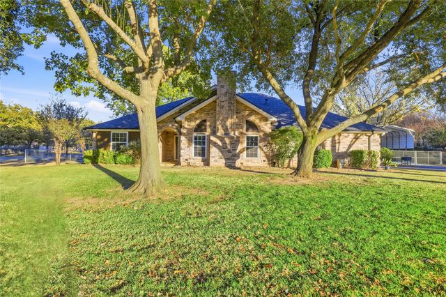 109 Mccullar Road, Burleson, TX 76028