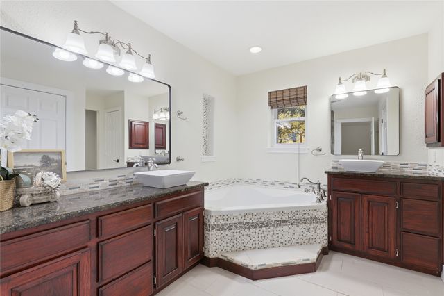 109 Mccullar Road, Burleson, TX 76028